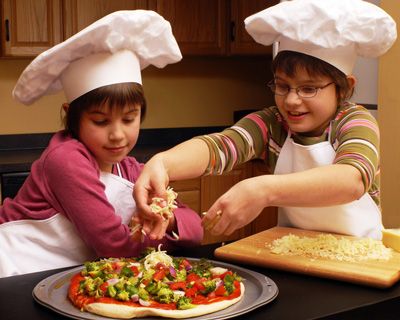 SevenSeas-Anak-Akan-Menyukai-Masakan-Sehat-Jika-Diajak-Memasak-di-Dapur.jpg