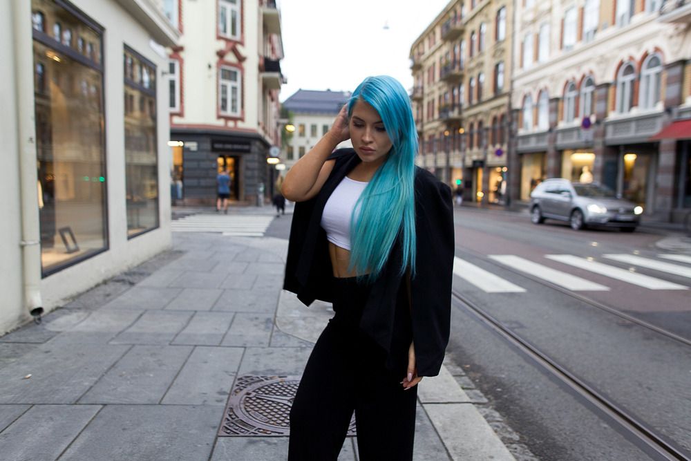  photo sporty suit spice blatt har blue hair-9_zpsg51svxqz.jpg