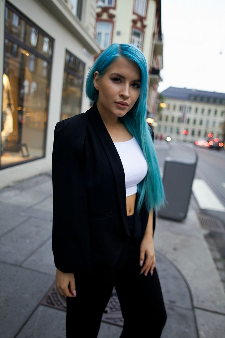  photo sporty suit spice blatt har blue hair1_zpsvtrgzhf8.jpg