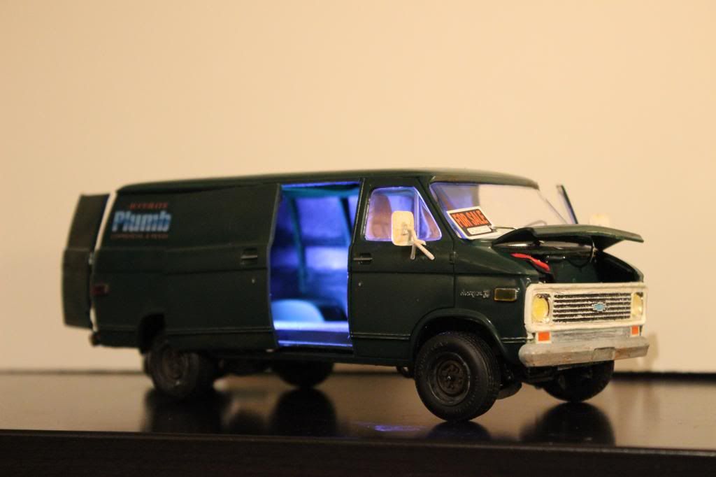 ModelVan9_zpsfd23acf4.jpg
