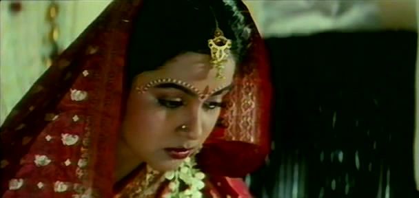 http://i1166.photobucket.com/albums/q611/tamercome/aaj-ka-arjun-1990/aajkaarjun1990dvdripavi04.jpg